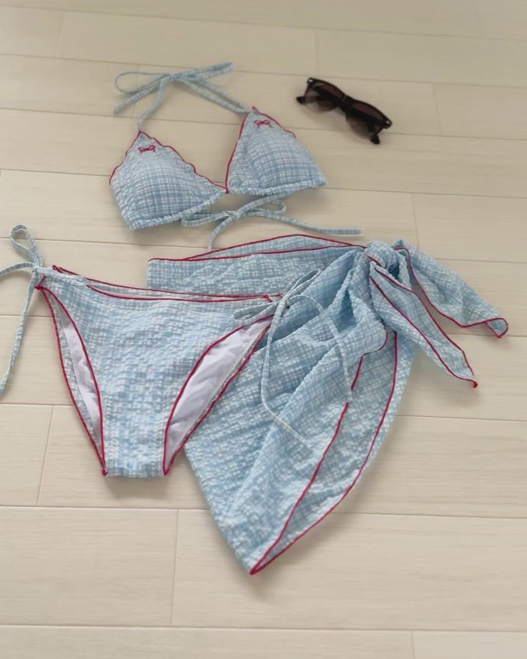 美品☆【ジェイプレス】ブルー　チェック柄　赤パイピング　背抜き　175 L 3点セット】パレオ付き チェック柄 配色 パイピング ホルター ビキニ