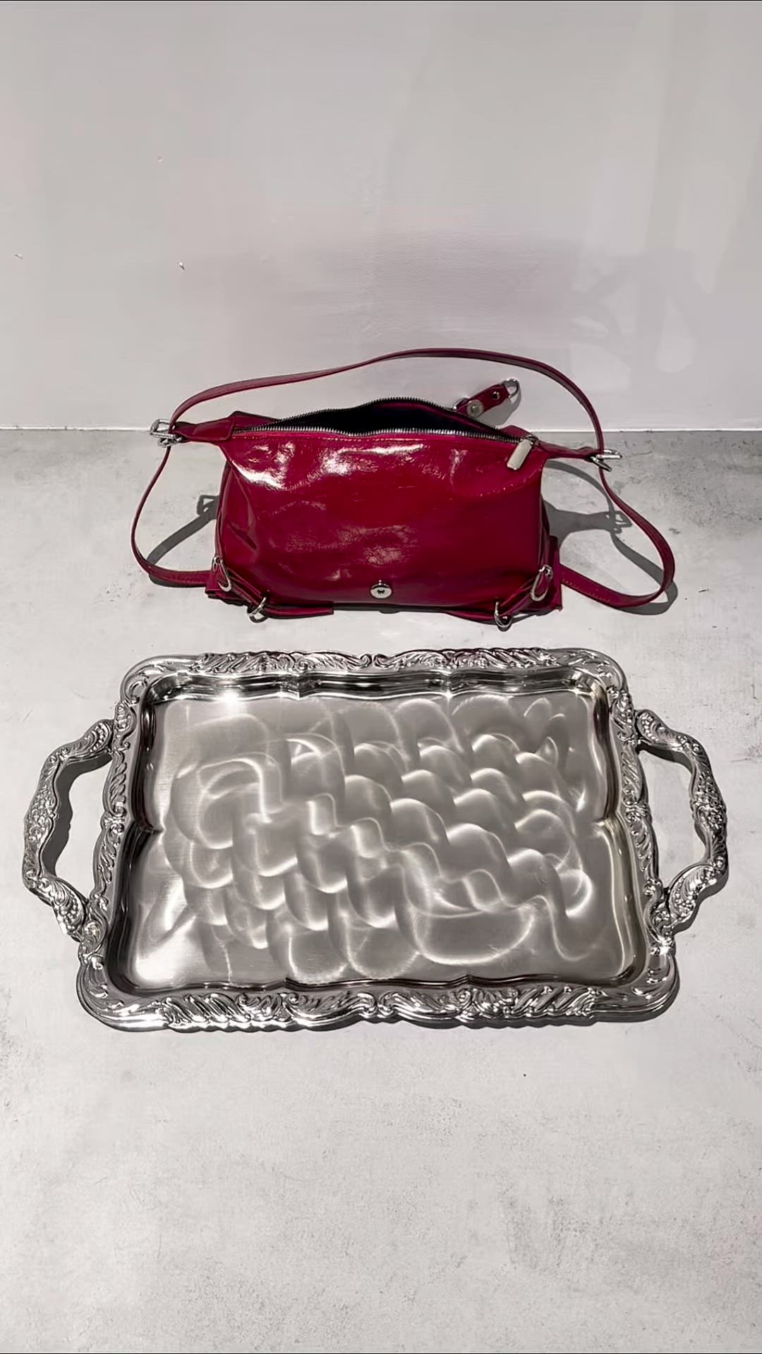 パテントレザーライク ミディアムショルダーバッグ / Le reve Boucle