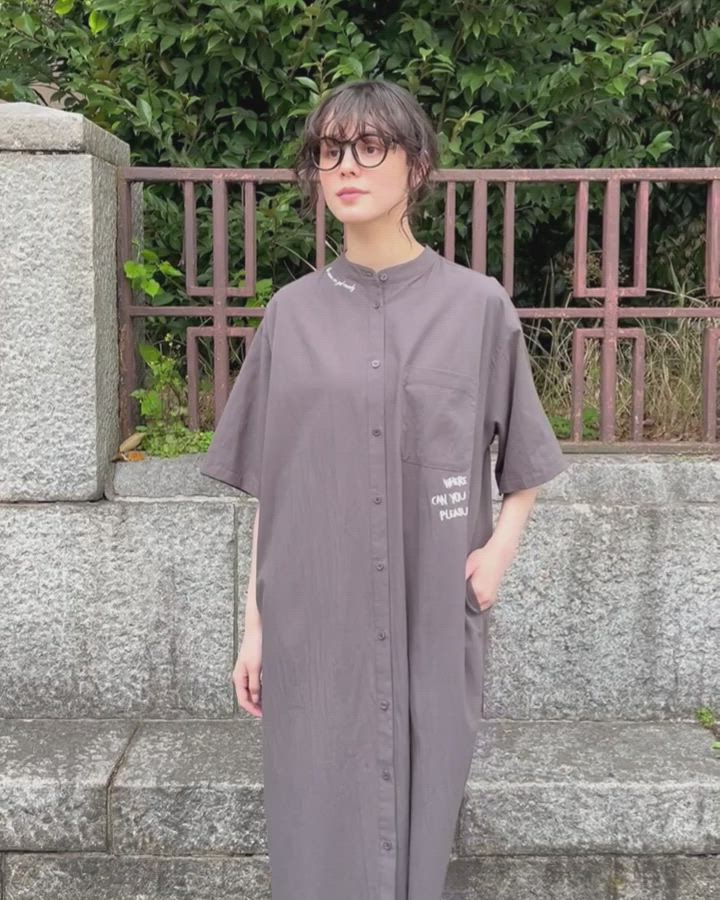 メッセージ刺繍 バンドカラー 半袖シャツワンピース（シャツワンピース