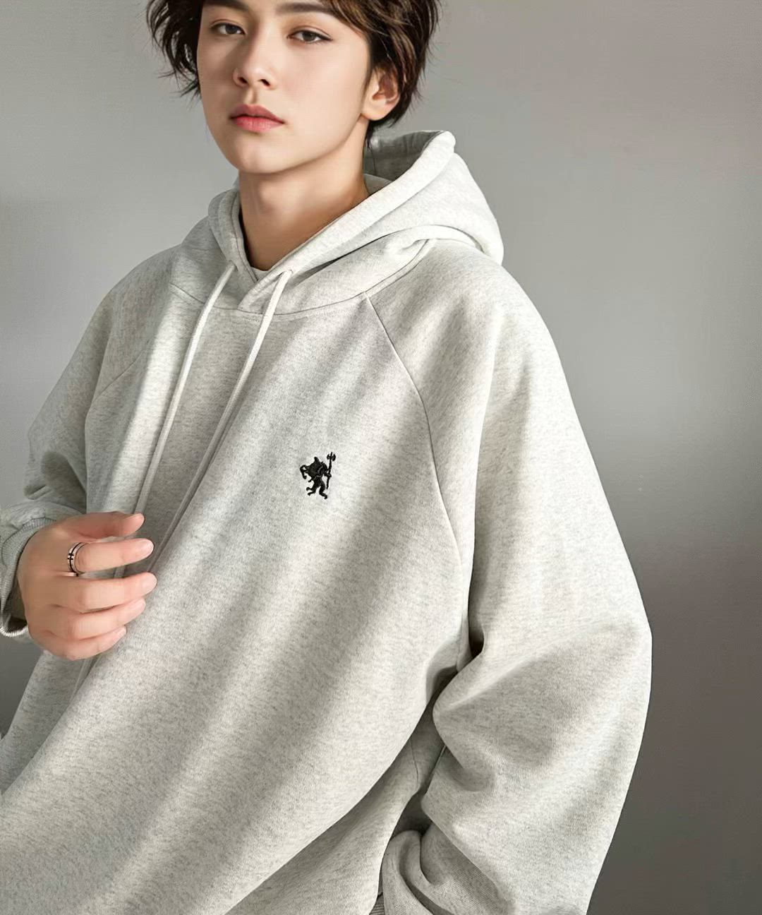 セール】シンプル大人カジュアル。ワンポイント胸刺繍裏起毛スウェット