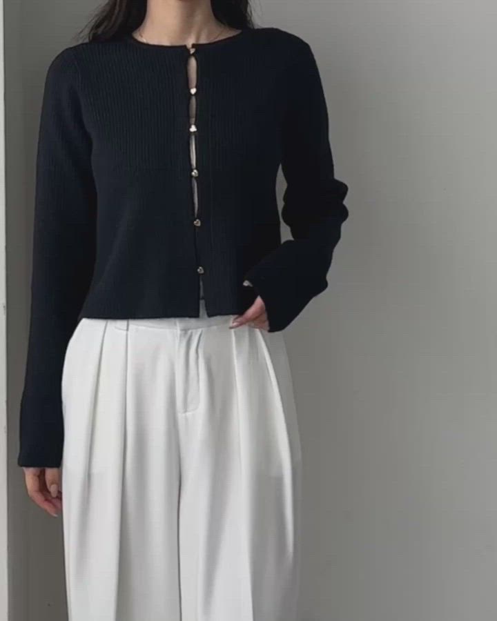 新品 ELLIE エリー ハートボタンカーディガン　黒 ブラック ボタンカーディガン【BLACK】 – ELLIE