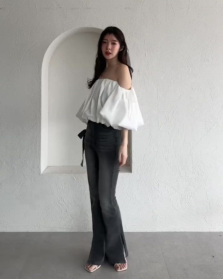 volume off-shoulder blouse / ボリュームオフショルダーブラウス