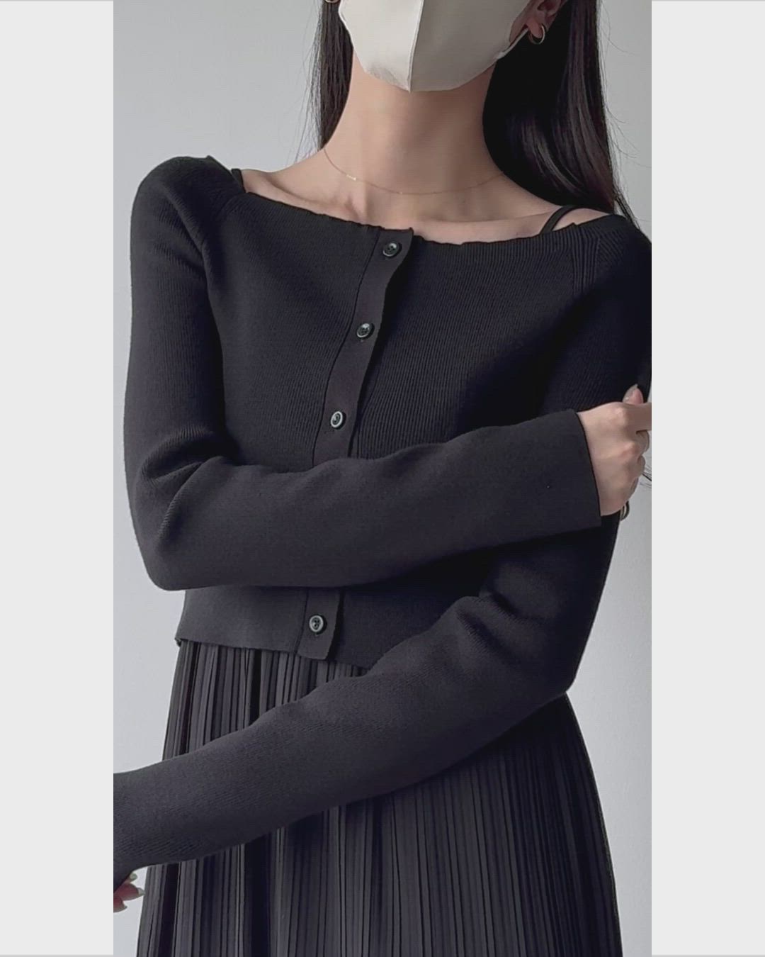 セール】セミオフショルニットカーデ＋プリーツドッキングキャミ