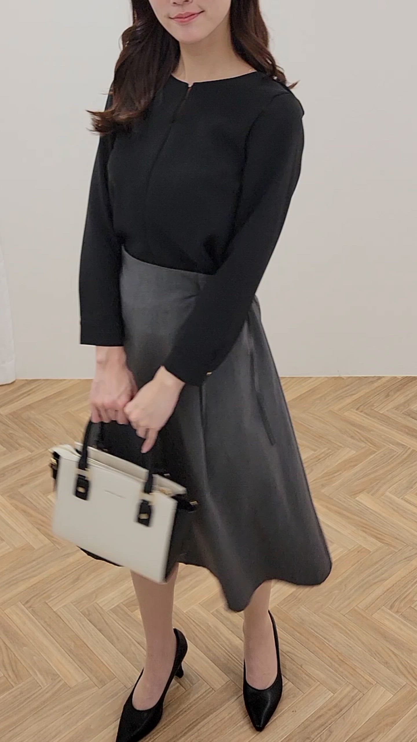 セール】フロントホック付き キーネック センター ライン ブラウス