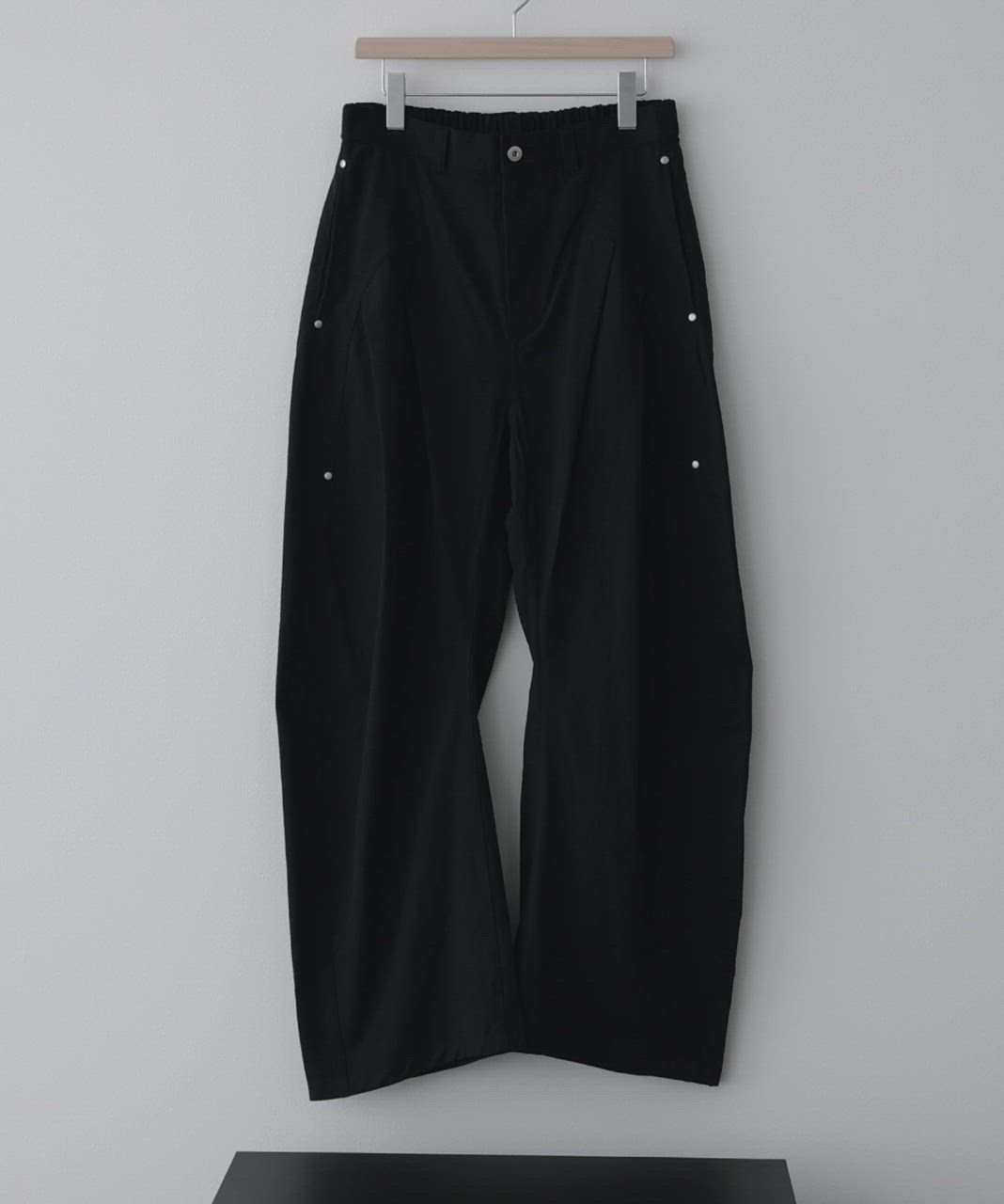 コットンギャバタックカーブパンツ - cotton gabardine tuck curved