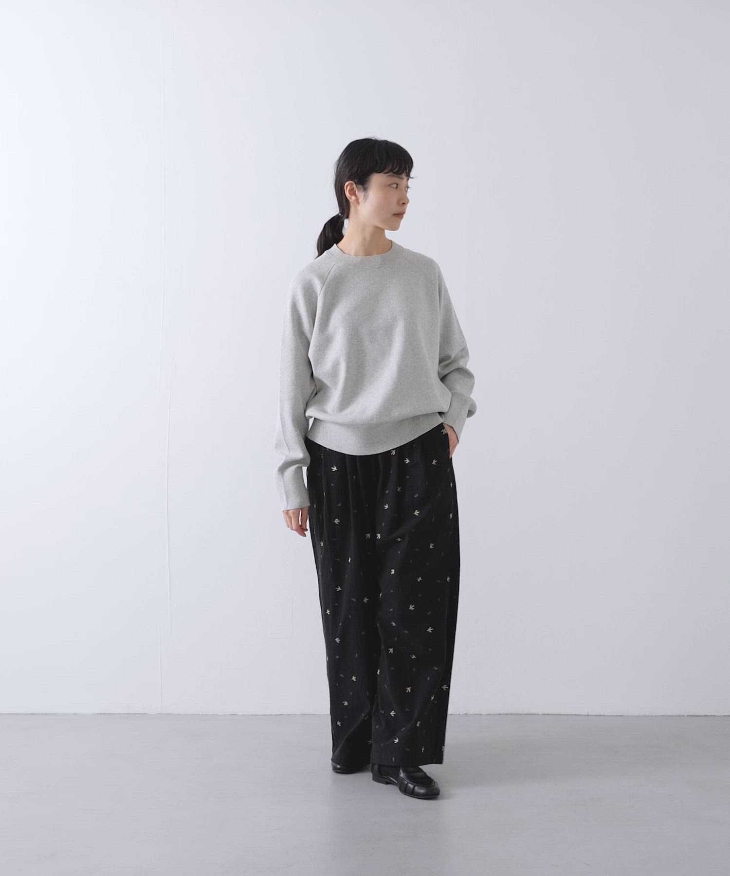 ツバメ刺繍イージーパンツ（その他パンツ）｜かぐれ（カグレ）の