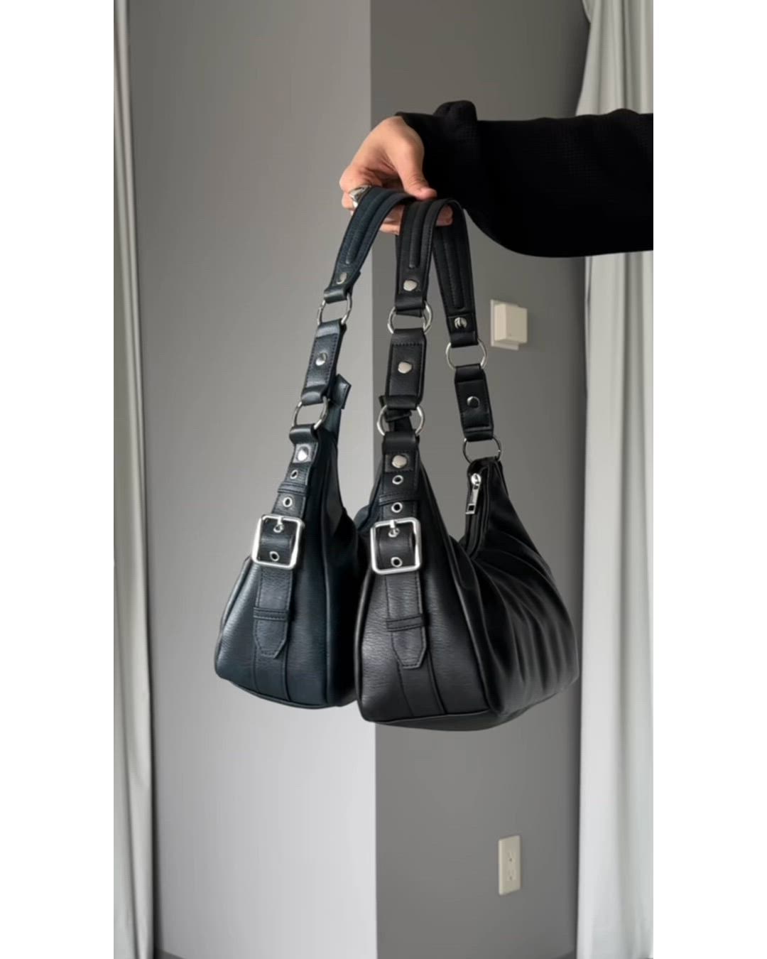 SIDE DESIGN TUCK HALF MOON BAG/サイドデザインタックハーフムーン