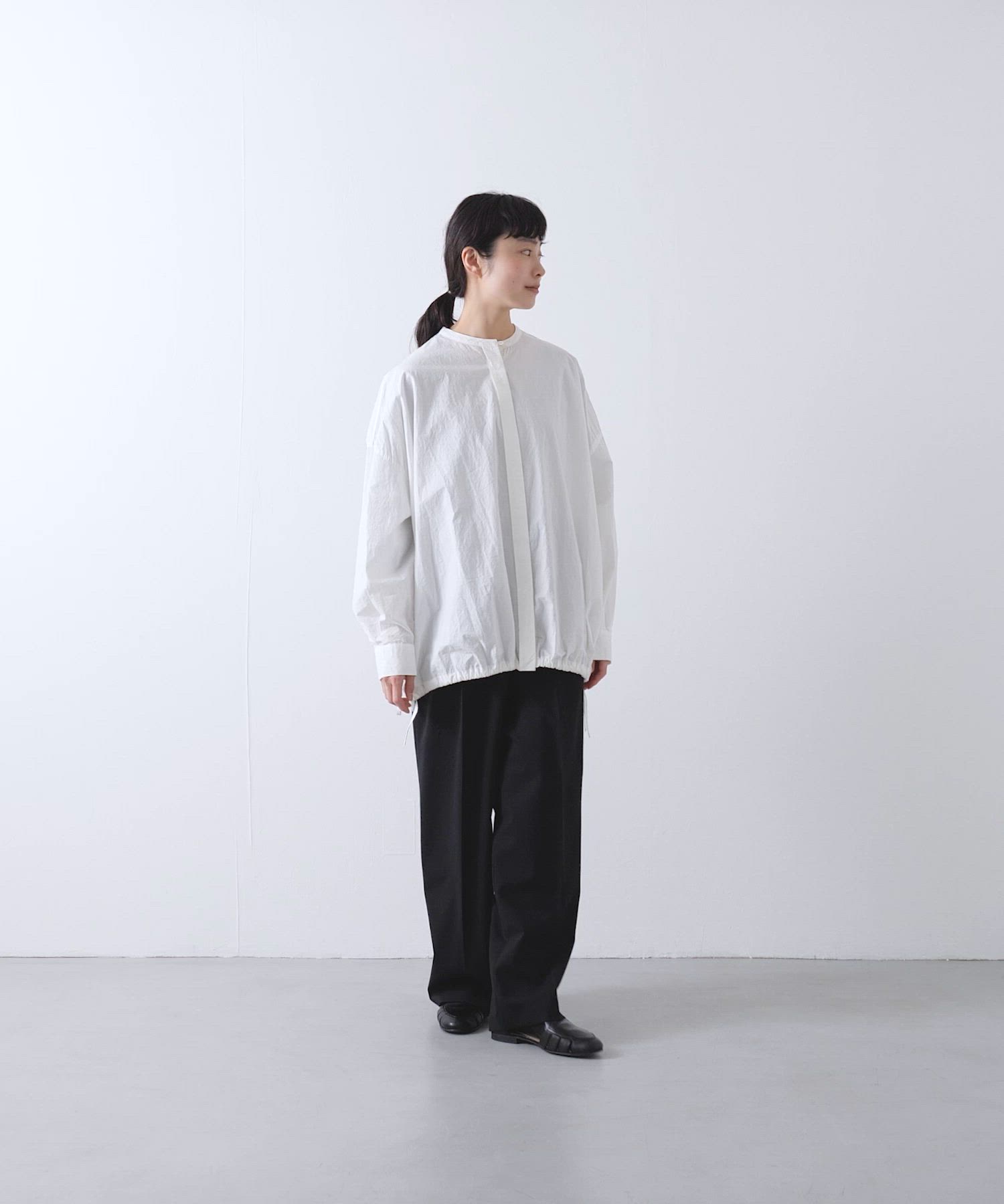 【美品】かぐれ 24AW プルオーバーシャツ ホワイト FREE ゆったり ノーカラークルーネックオーバーシャツ（シャツ/ブラウス）｜かぐれ