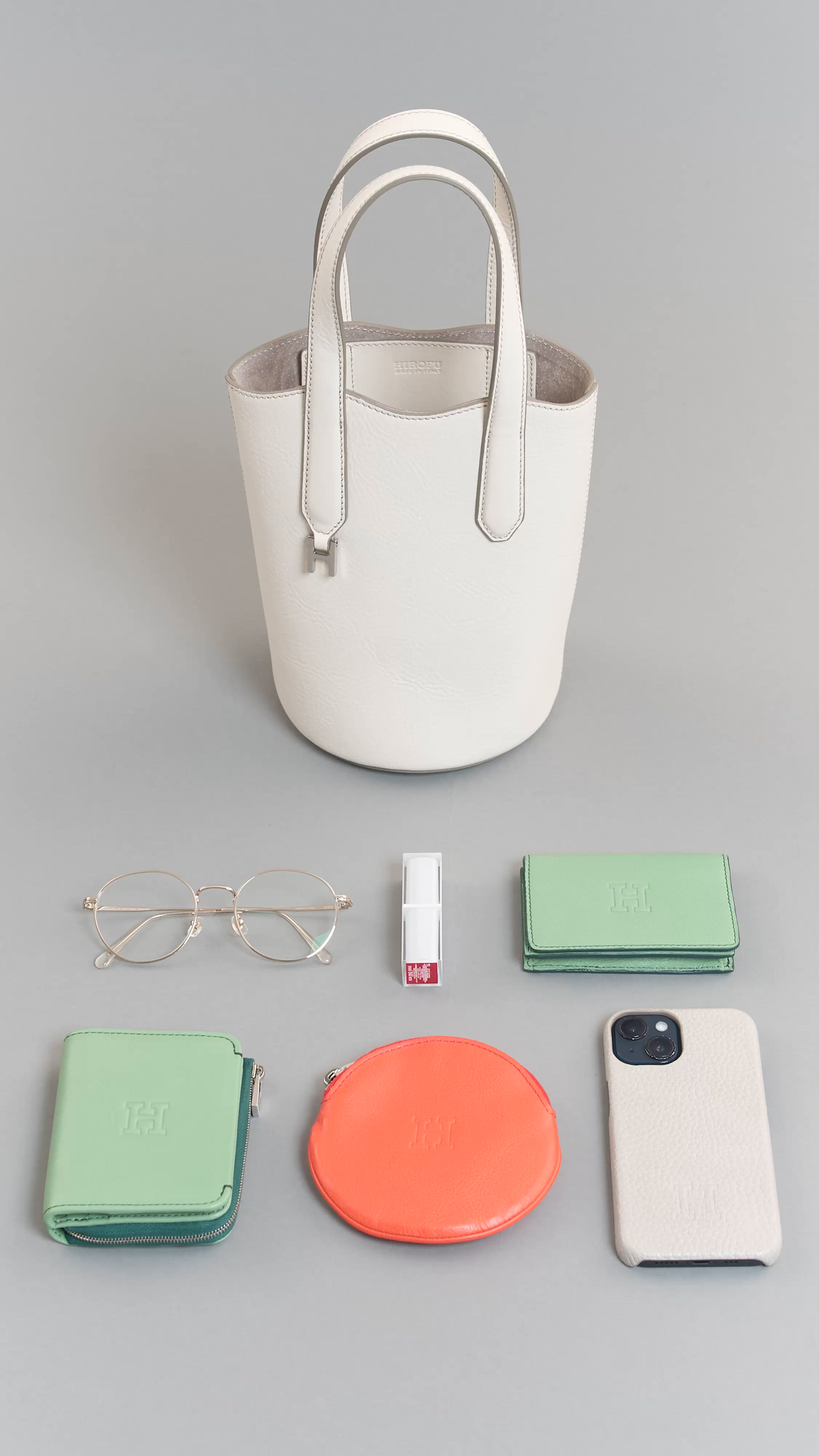 ヌーヴォラ】レザートートバッグ S 本革 ミニバッグ（商品番号：P25