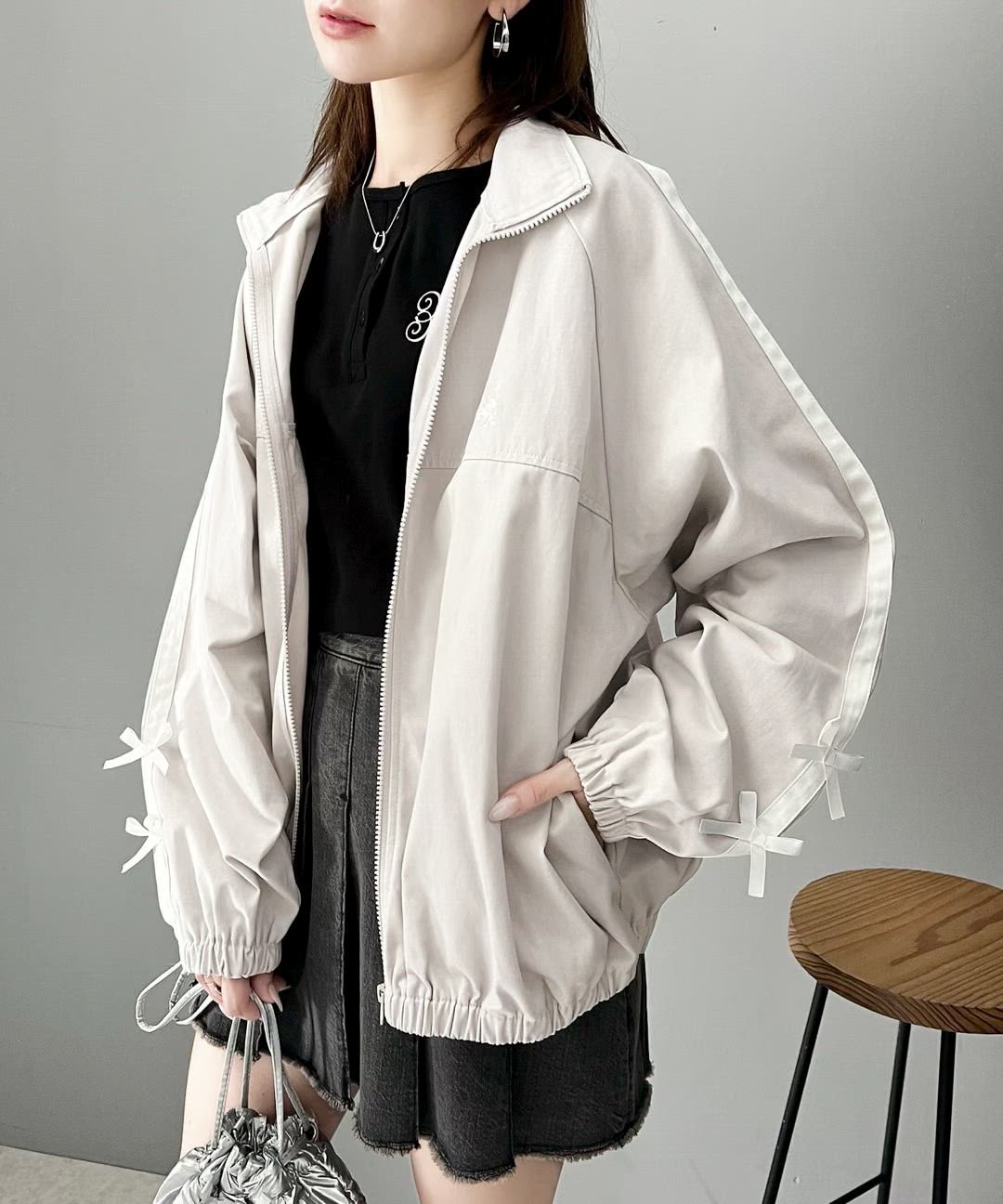 セール】袖のリボンで甘さをプラス。綿100％胸刺繍入りトラック