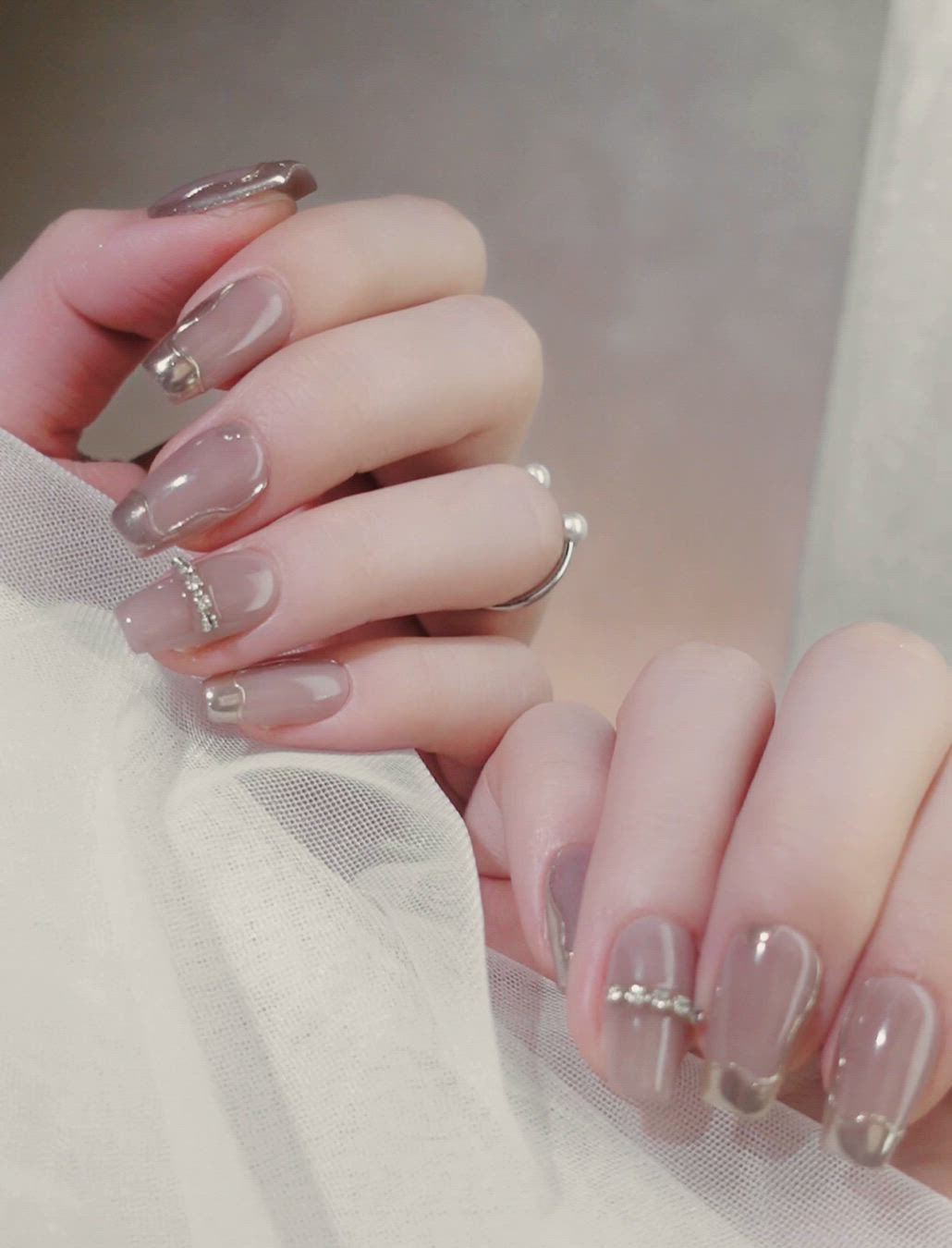 3D水光ネイルベージュワンカラーゴールドミラーストーンバレリーナ