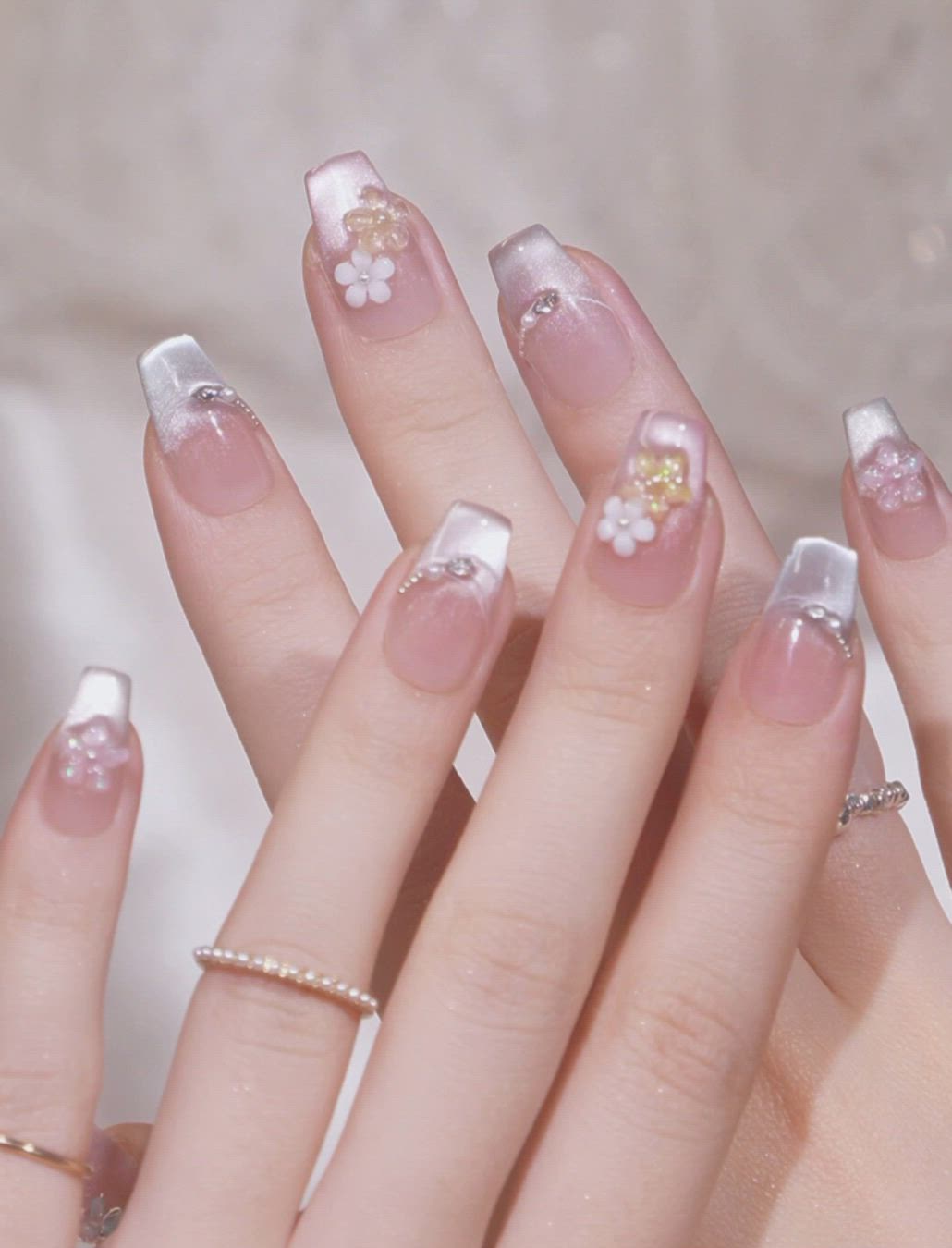 ZOZO限定デザイン】3D水光ネイルマグネットフラワーフレンチカラフル