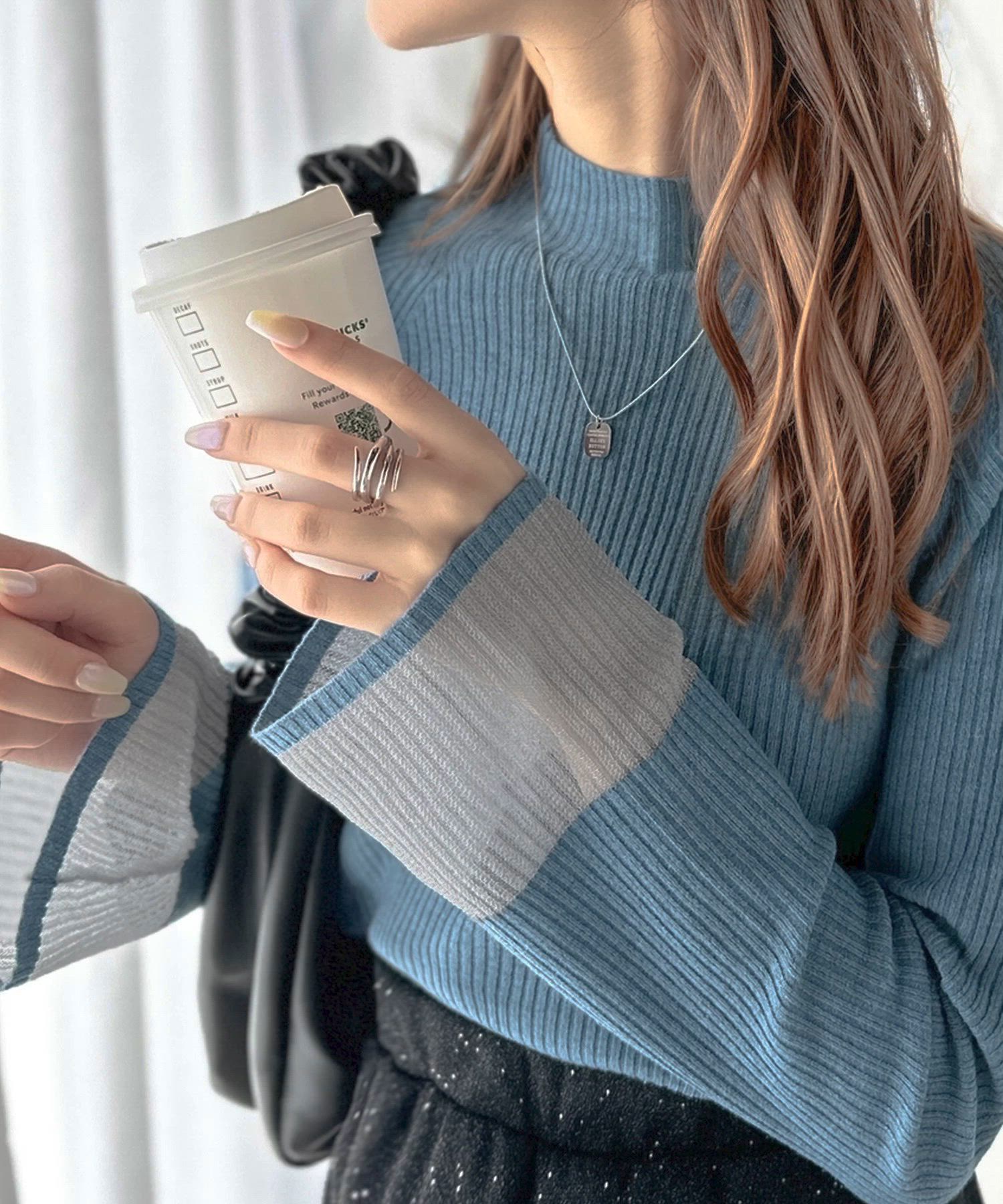 セール】動くたび大人フェミニン。袖ラメシアーハイネックリブニット