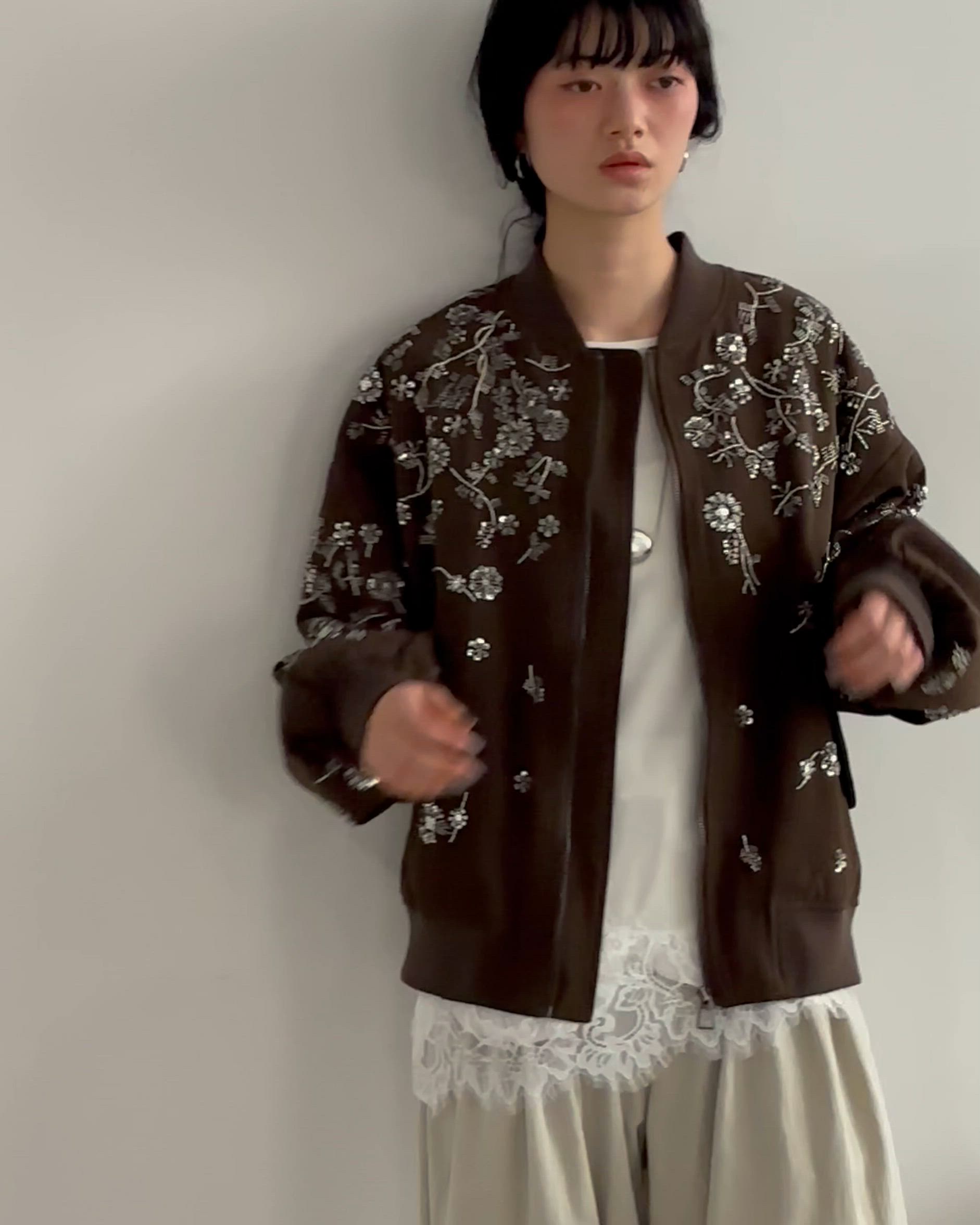 ビジューアクセントジップアップブルゾン（ブルゾン）｜THE YOn