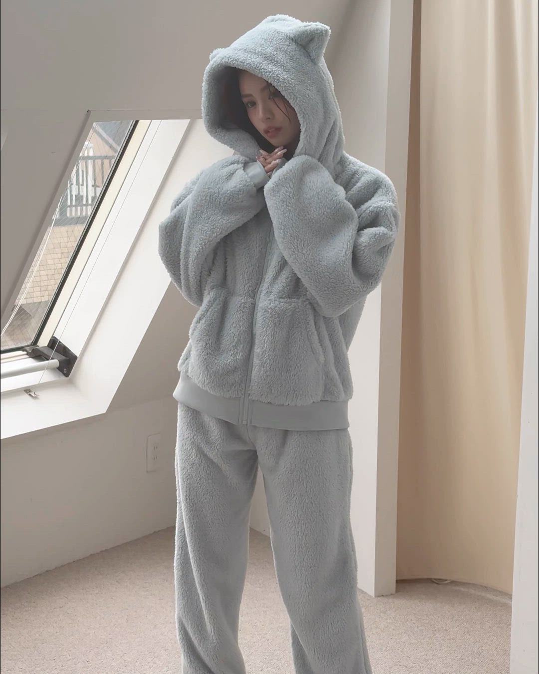 セール】ぷっくり耳付き。ねこ耳ファー起毛セットアップ（パーカー