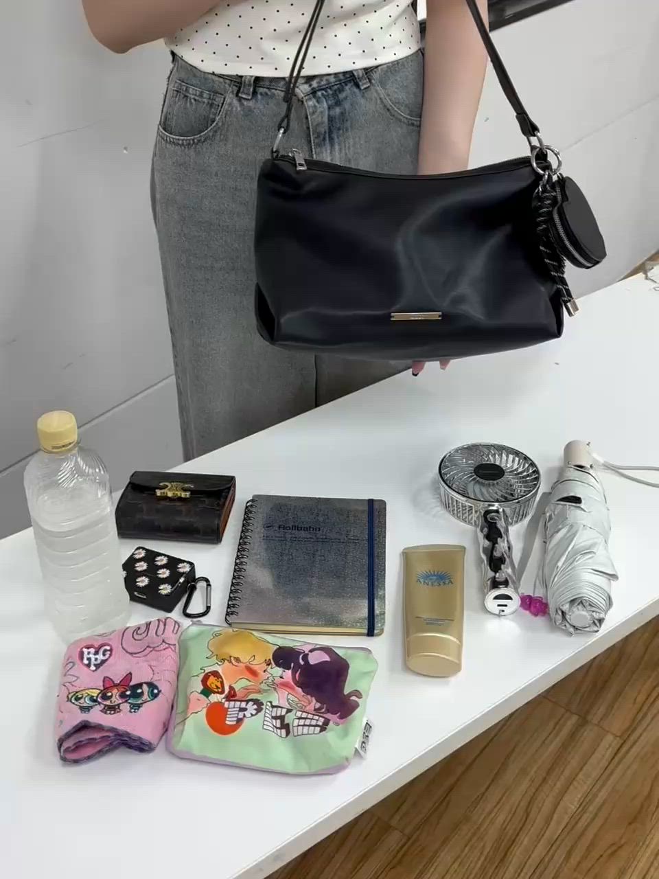 なみ★ココチャーム付ショルダーバッグ 500mlペットボトル収納可】チャーム付きミディアムバッグ（ショルダー