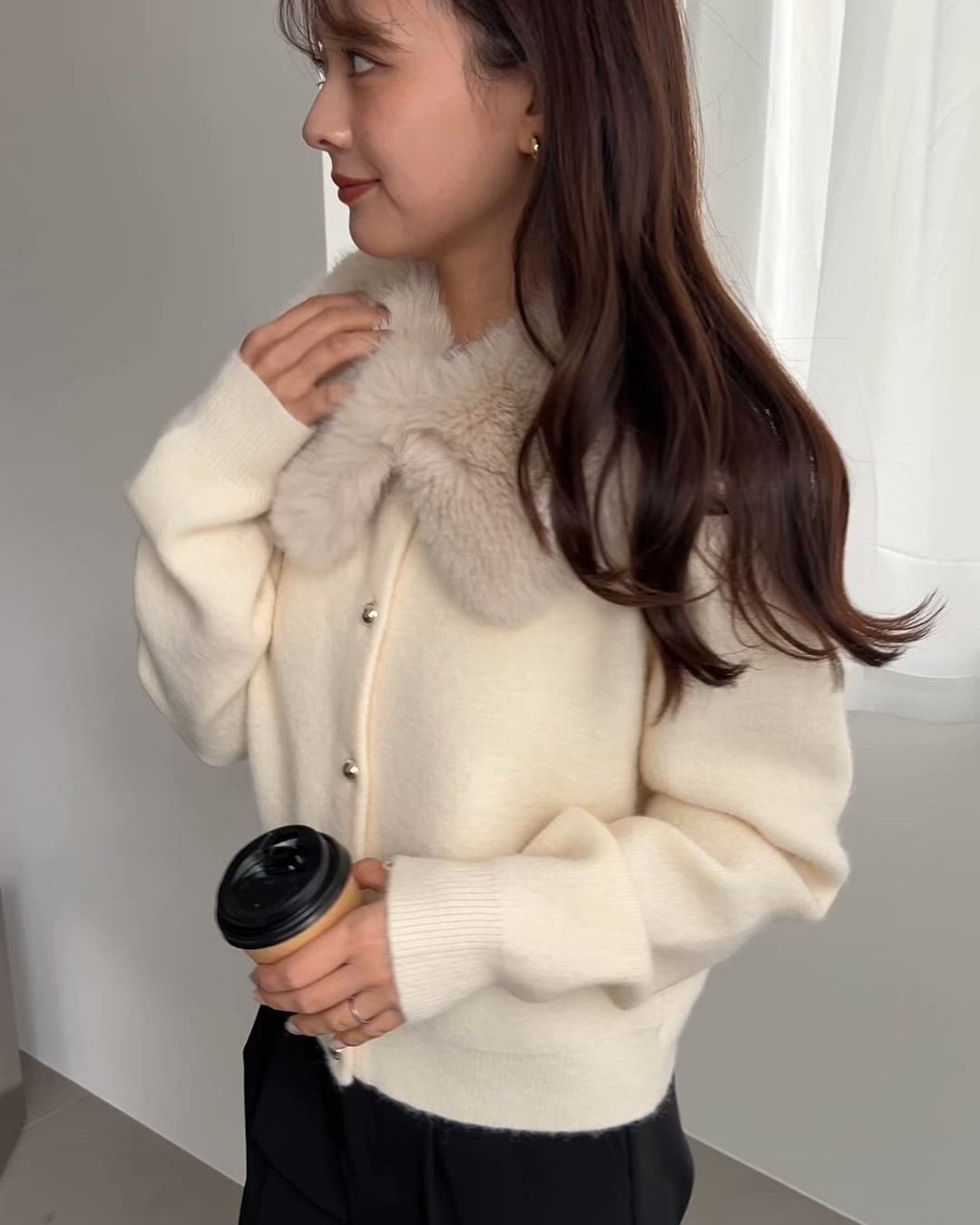 セール】フェイクファーティペット付き金ボタンもちもちニット