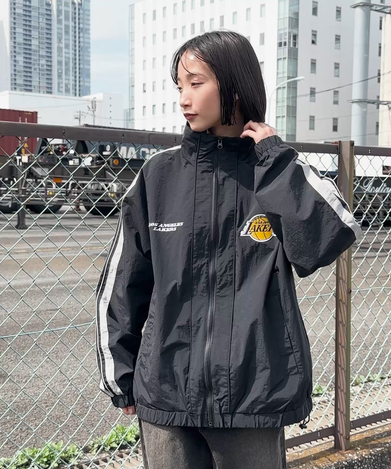 セール】NBA/エヌビーエー 別注 チームロゴ刺繍 サイドライン オーバー