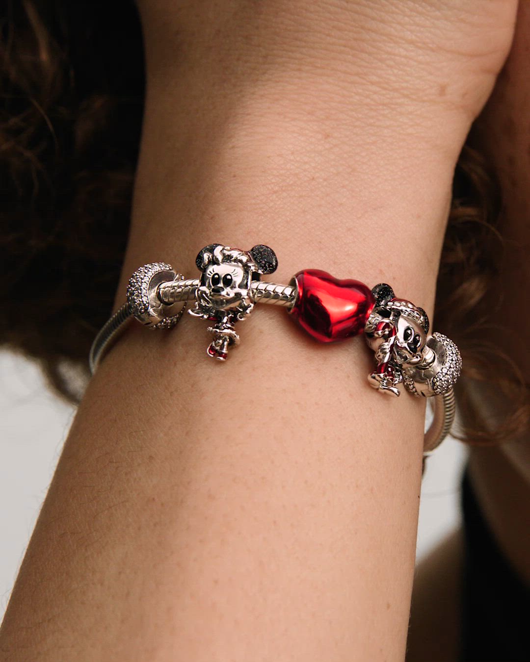 ディズニー ミニーマウス ホリデー チャーム（チャーム）｜Pandora