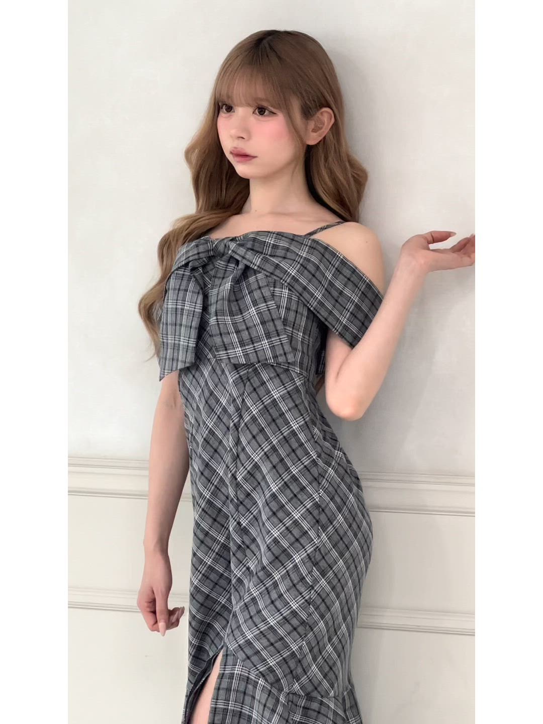リボン付きオフショルマーメイドワンピース グレー セール】オフショルリボンマーメイドワンピース（ワンピース）｜apres