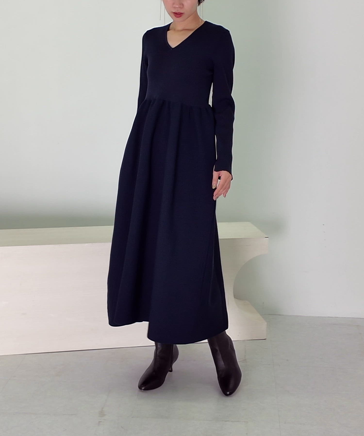 セール】『WEB/一部店舗限定』フォルムシルエットVネックリブ