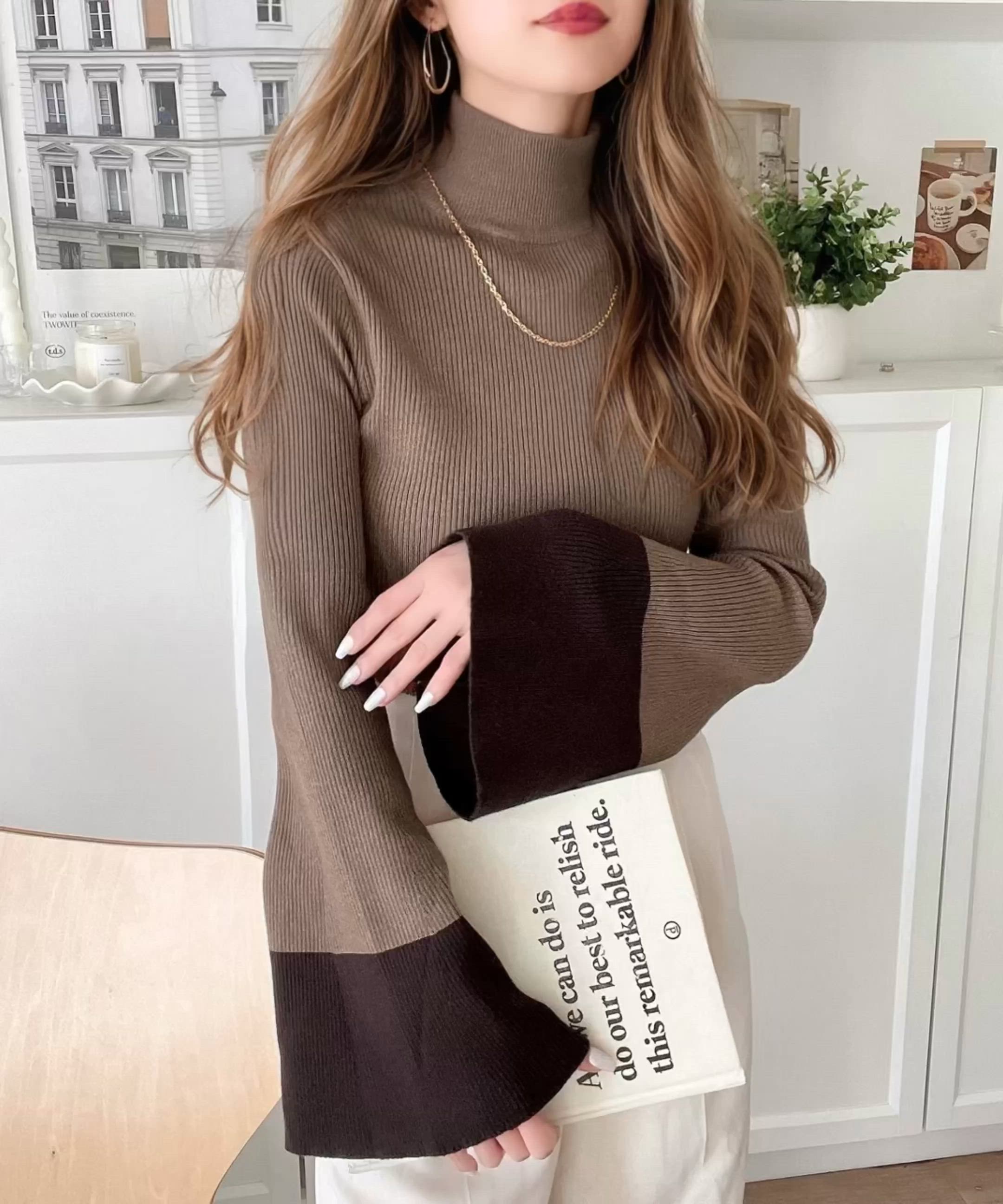 セール】大人かわいいが実現できる。袖フレアハイネックニットプル