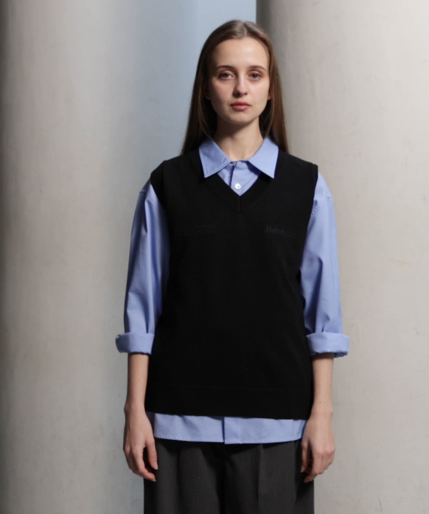 CLEL】Basic Embroidered V-Neck Knit Vest / ベーシック 刺繍Vネック