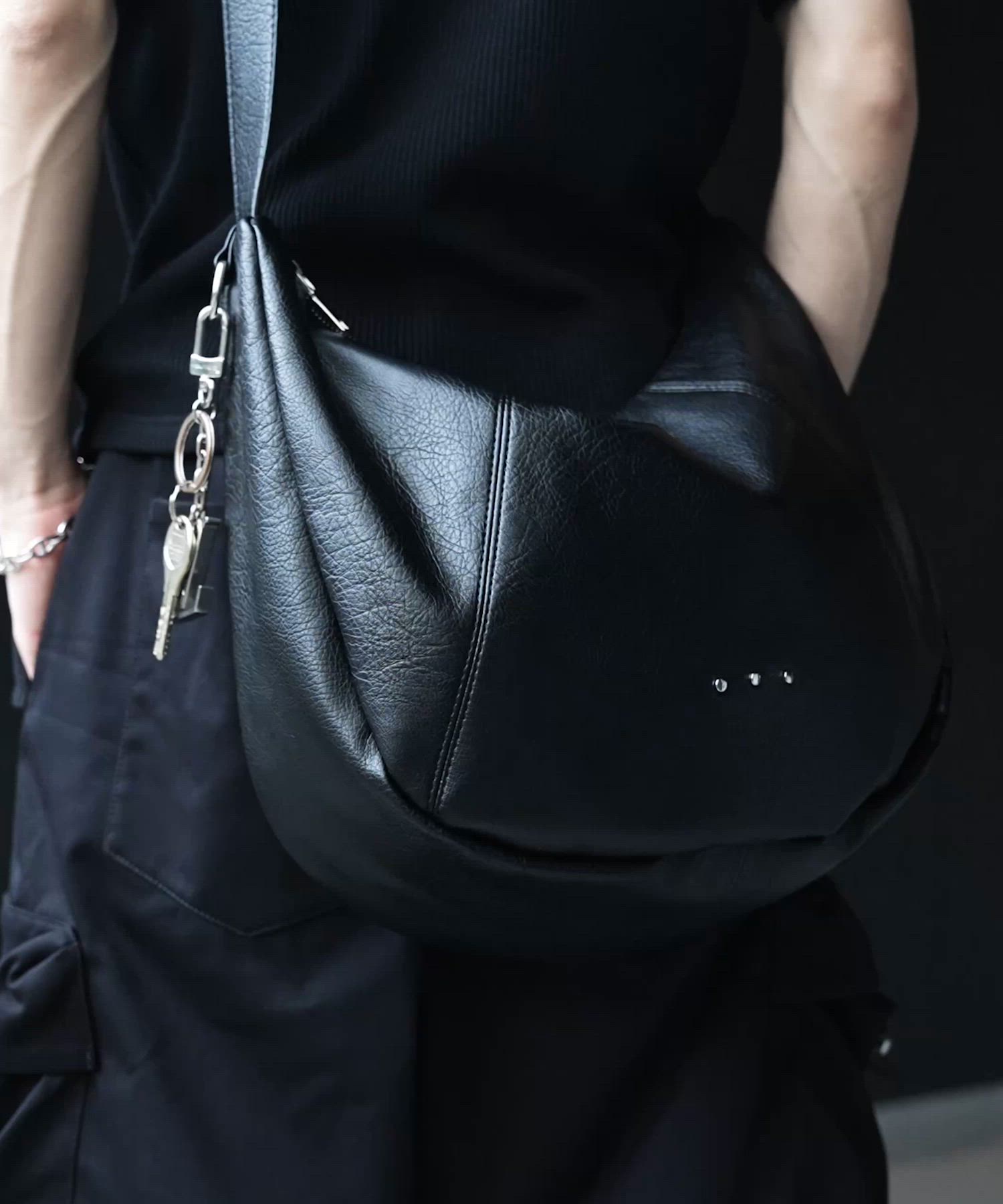 Half Moon 3D Shoulder Bag / ハーフムーン 3D ショルダーバッグ 