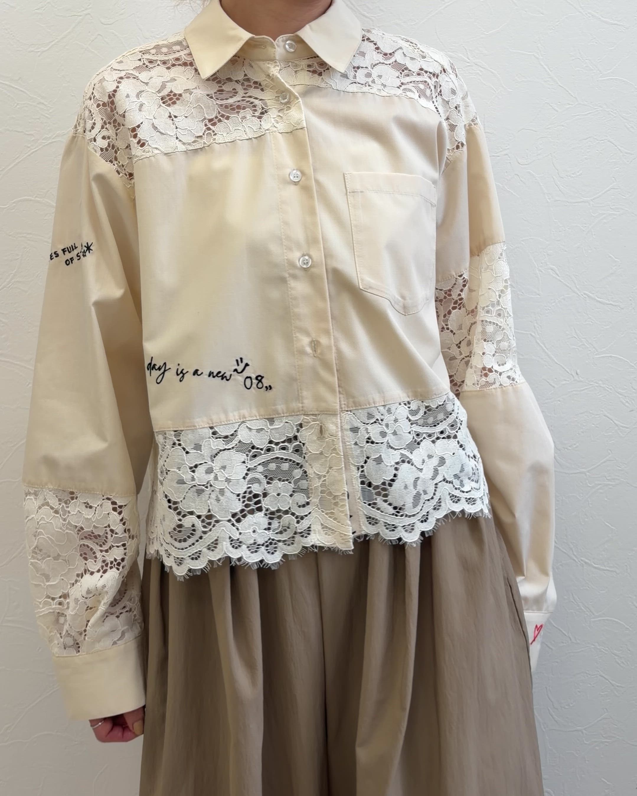 セール】レース刺繍テキストエンブロシャツ（シャツ/ブラウス）｜Eimee